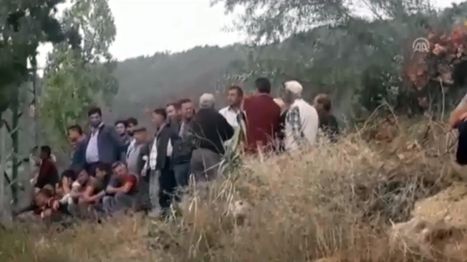 Aile katliamı! 4 kişi evlerinin önünde ölü bulundu