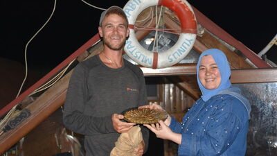 Dünyayı köpeğiyle yürüyerek geziyor!