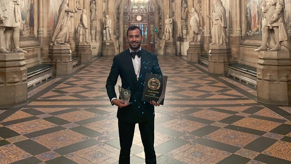 Dünya diş hekimliği Oscar'ı Türk doktorun