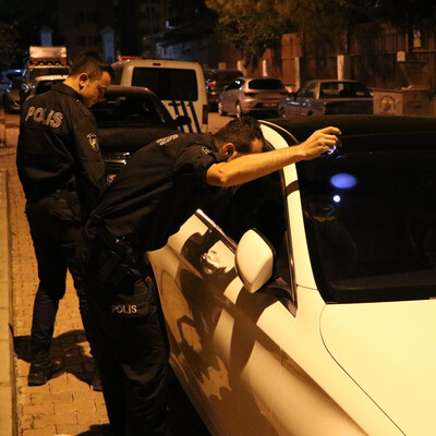 Otomobilini çalan kişinin kimliğini öğrenince isyan etti