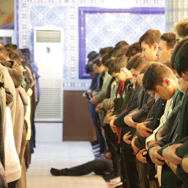Bursa cuma namazı vakti 15 Kasım