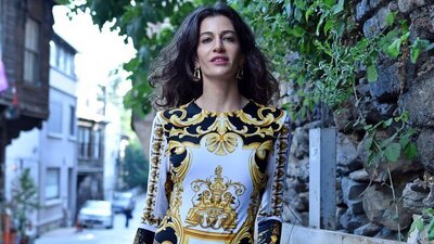 Berrak Tüzünataç kimdir?