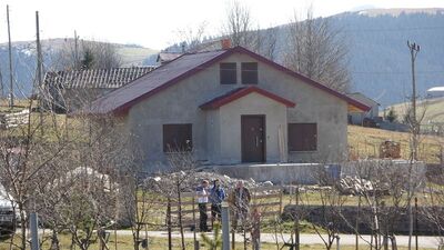 Devlet yıktı, o kaçak yayla evini yeniden yaptı