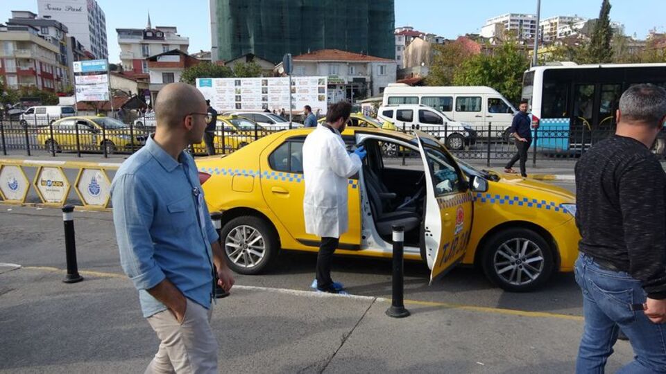 Pendik'te yolcu taksiciyi vurdu