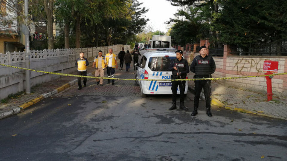 Bakırköy'de 1'i çocuk 3 kişi ölü bulundu