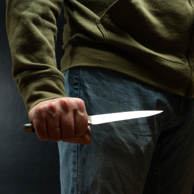 Bırakın o bıçağı!