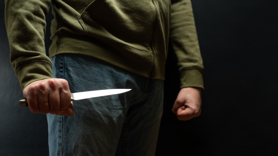 Bırakın o bıçağı!