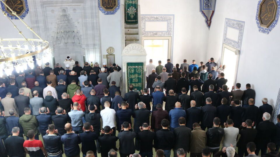 Cuma namazı nasıl kılınır?