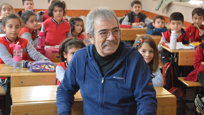 İlkokulunu ziyaret etti