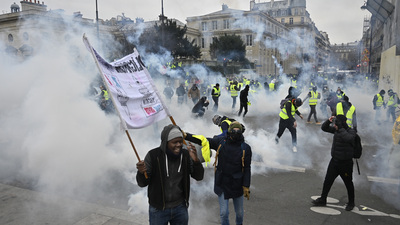 Sarı Yelekliler'e gazlı müdahale
