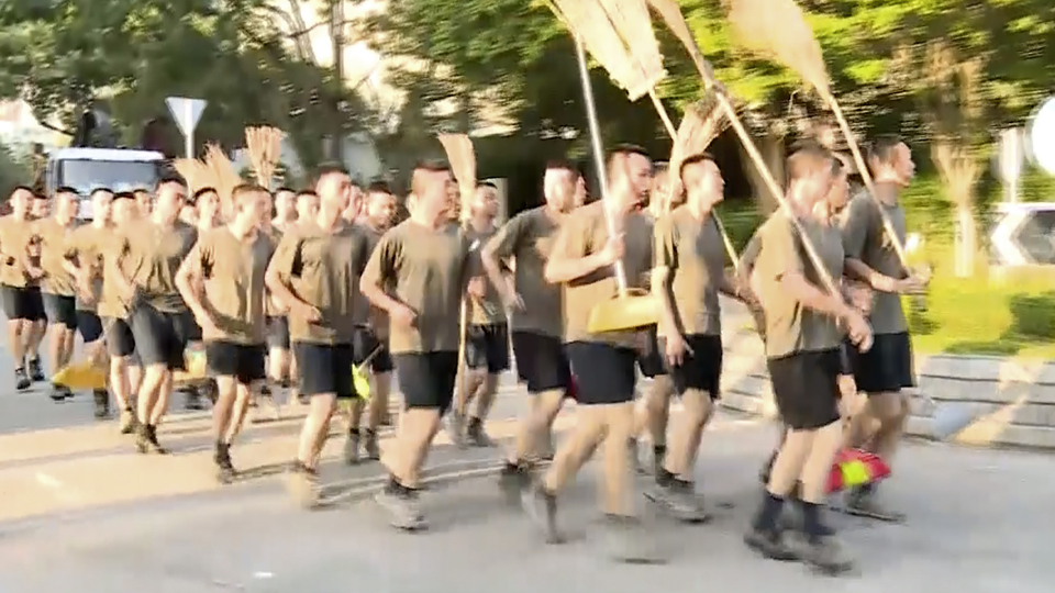 Çin askeri temizlikte