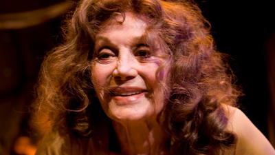 Yıldız Kenter hastaneye kaldırıldı