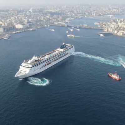 Dev gemi İstanbul'da