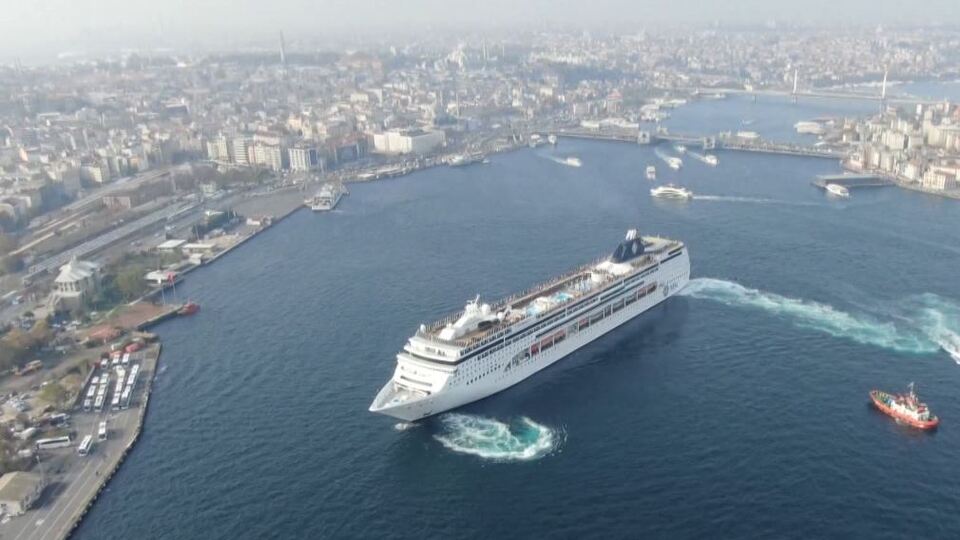 Dev gemi İstanbul'da