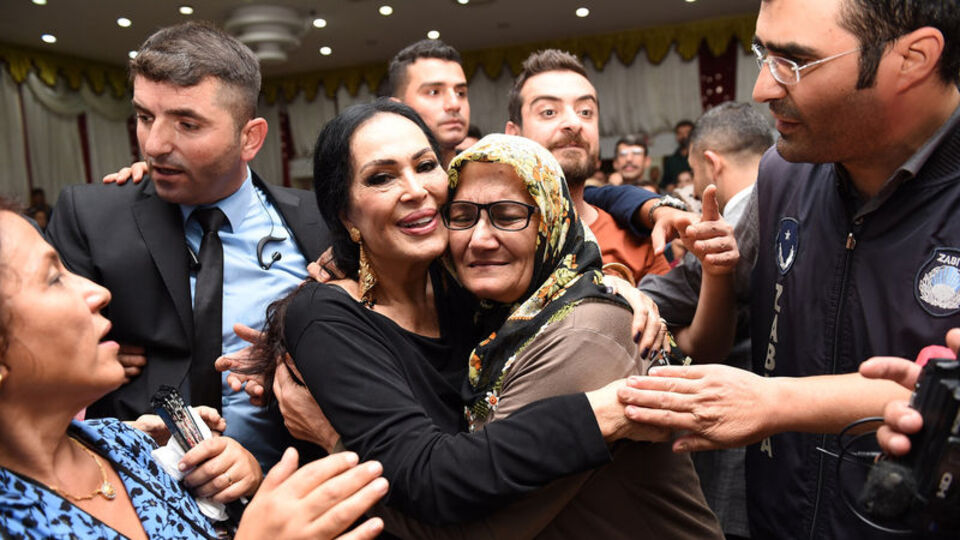 Tarsus'ta Türkan Şoray izdihamı