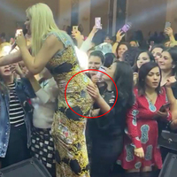 Sahnede neye uğradığını şaşırdı