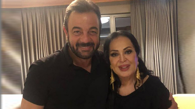 "Gülüşünde ne heykeller devrilir"