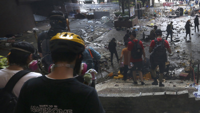 Üniversite kuşatması sürüyor