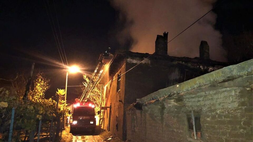 Burdur'da yangın! Yaşlı kadın ölü bulundu