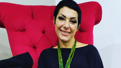 Ünlü sanatçıdan haber var