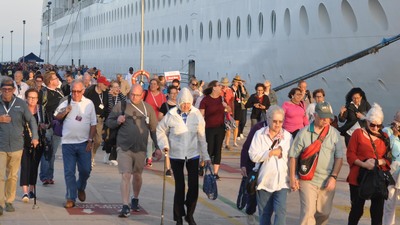 Üç yıl aradan sonra 2 bin 255 yolcuyla geldi