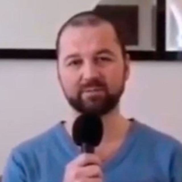 Sosyal medyaya geri döndü