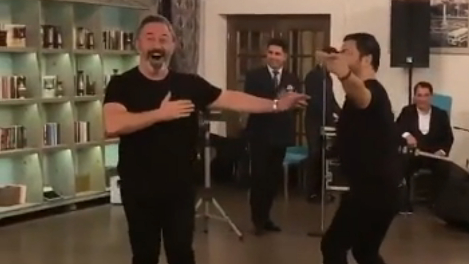 Cem Yılmaz böyle dans etti