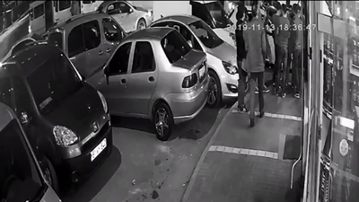 'Neden baktın' tartışmasında yaşlı adamı dövdüler