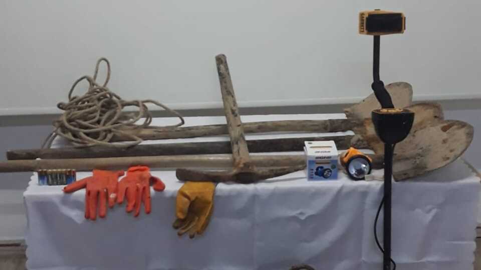 Define için 25 metrelik tünel