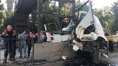 Feci kaza! Vinçte sıkıştılar