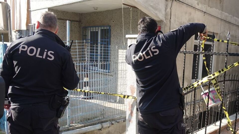 Babasını öldürdü!