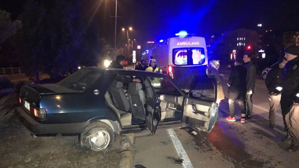 Karabük'te iki otomobil çapıştı: 4 yaralı