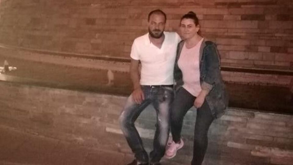 Kocası tüfekle başından vurdu