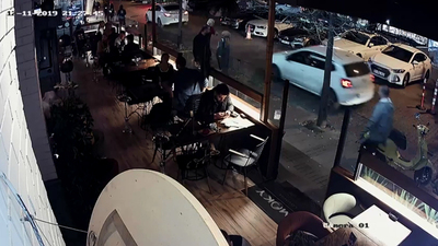 Yoldan geçen kadına tokatlı saldırı