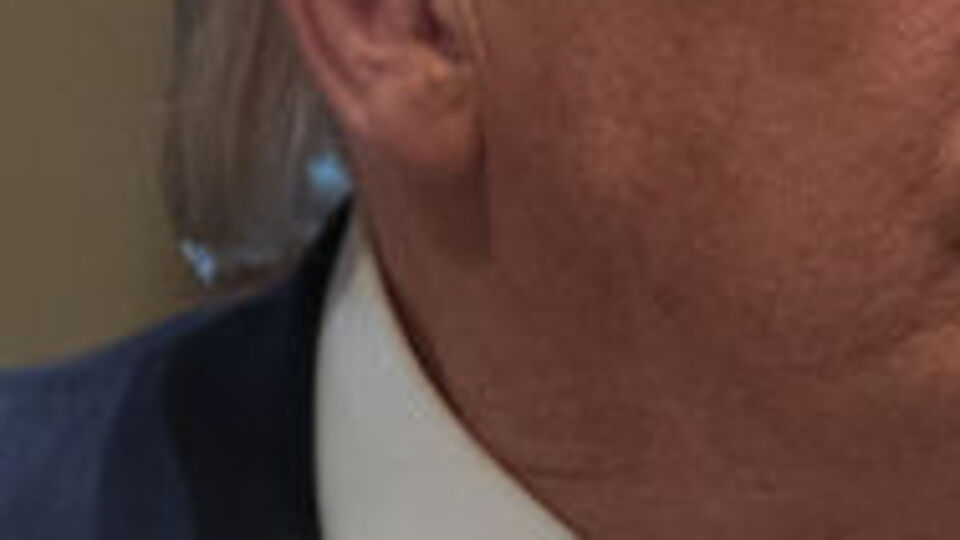 Azil soruşturması puan kazandırıyor