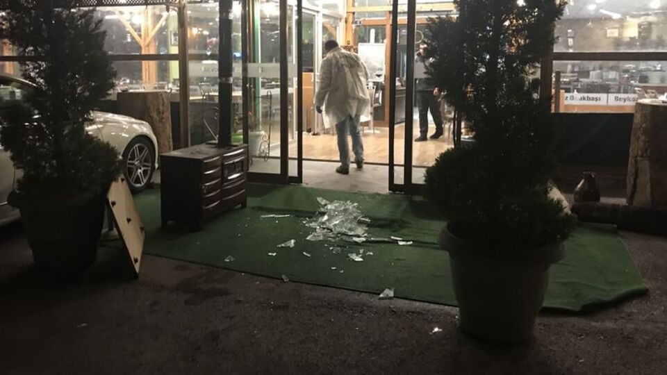Lokanta çalışanı dehşet saçtı!