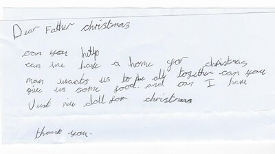 Noel Baba'dan ev ve oyuncak bebek isteyen 7 yaşındaki evsiz kız çocuğu iki dileğine de kavuşuyor