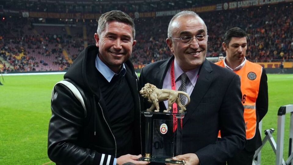 Kewell'a plaket verildi
