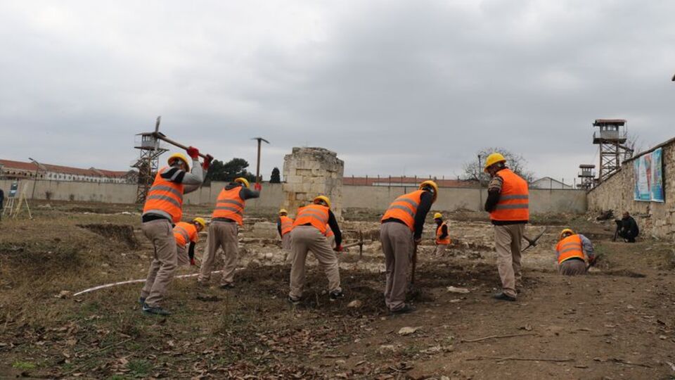 Mahkumlar ortaya çıkardı