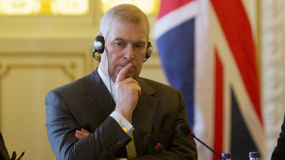 Annesi saraydan kovdu!