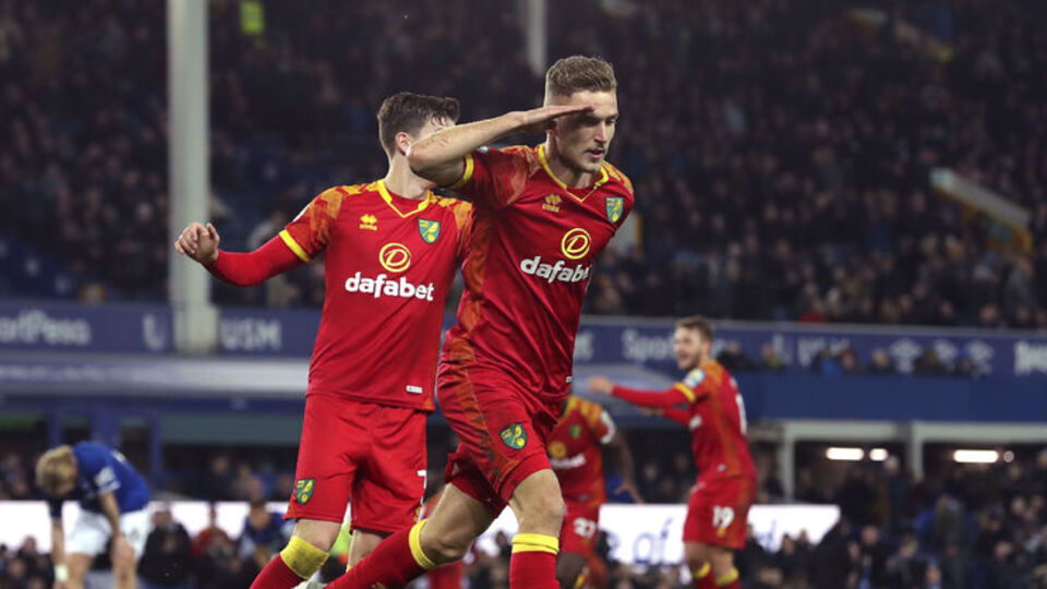 Norwich'liden asker selamlı gol sevinci