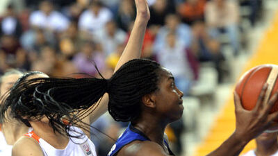 Fenerbahçe Öznur Kablo farklı kazandı