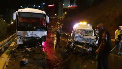 Bursa'da kaza! Araçta sıkışan sürücü öldü