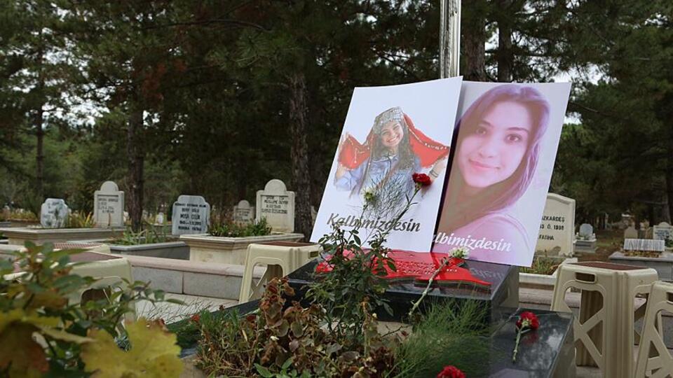 Şenay Aybüke Yalçın öğretmen kimdir?