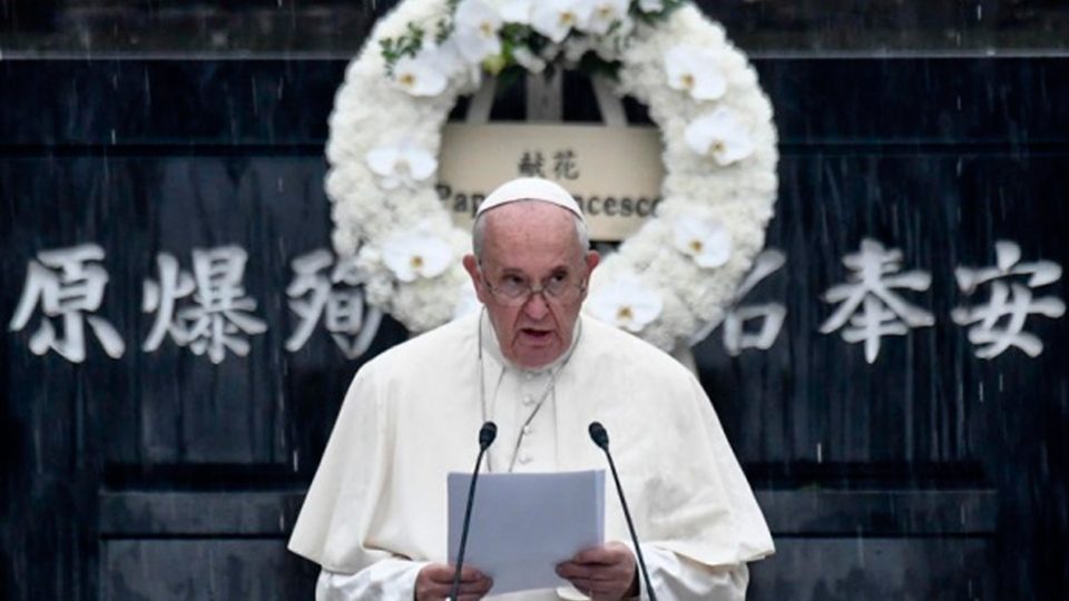 Papa'dan dünyaya nükleer silah çağrısı