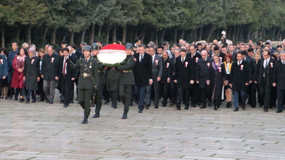 Öğretmenler Başöğretmenin huzurunda...