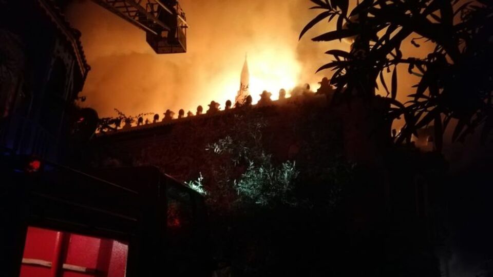 Dört yıldızlı otel alevlere teslim!