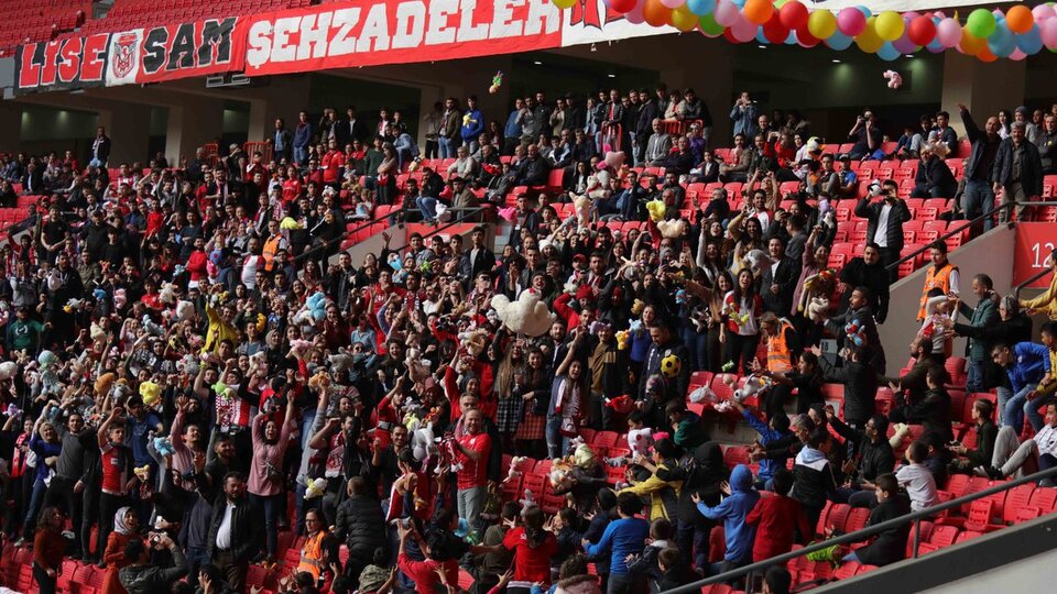 Samsunspor'dan kimsesiz çocuklara sürpriz!