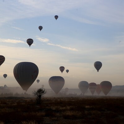 Turistler, Kapadokya'yı gökyüzünden keşfediyor