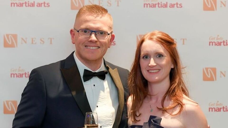 Sokakta yaşarken kendi işini kurdu